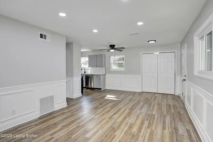 4804 Seville Dr, Louisville, KY 40272 - Image #3