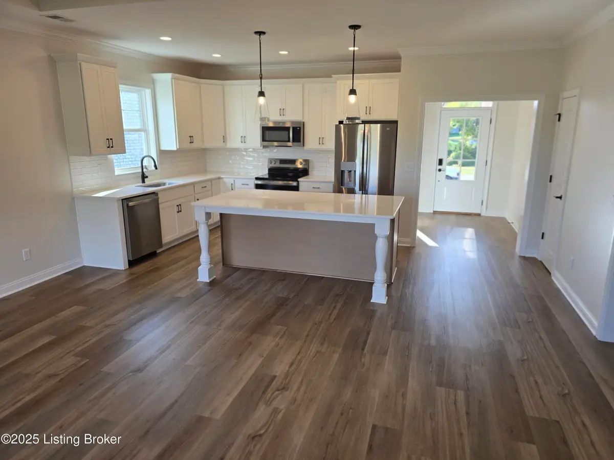 4427 Lochridge Pkwy, Louisville, KY 40299 - Image #1