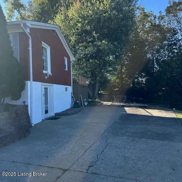 6214 Green Manor Dr, Louisville, KY 40228 - Image #3