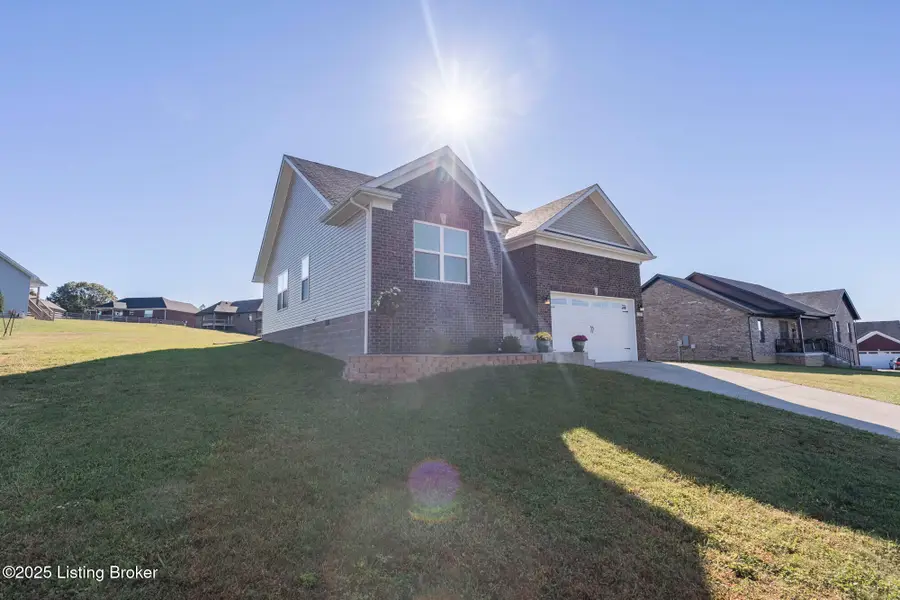 28 Nashville Ct, Taylorsville, KY 40071 - Image #2