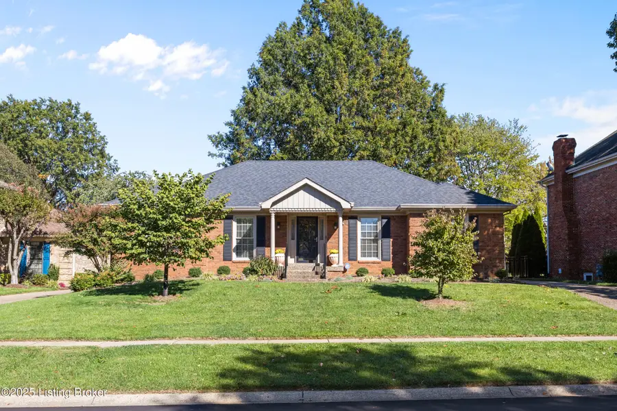 1027 Garden Creek Cir, Louisville, KY 40223 - Image #2