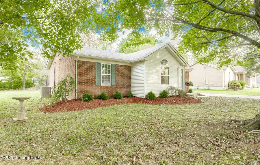 114 Butterfly Ln, Louisville, KY 40229 - Image #2