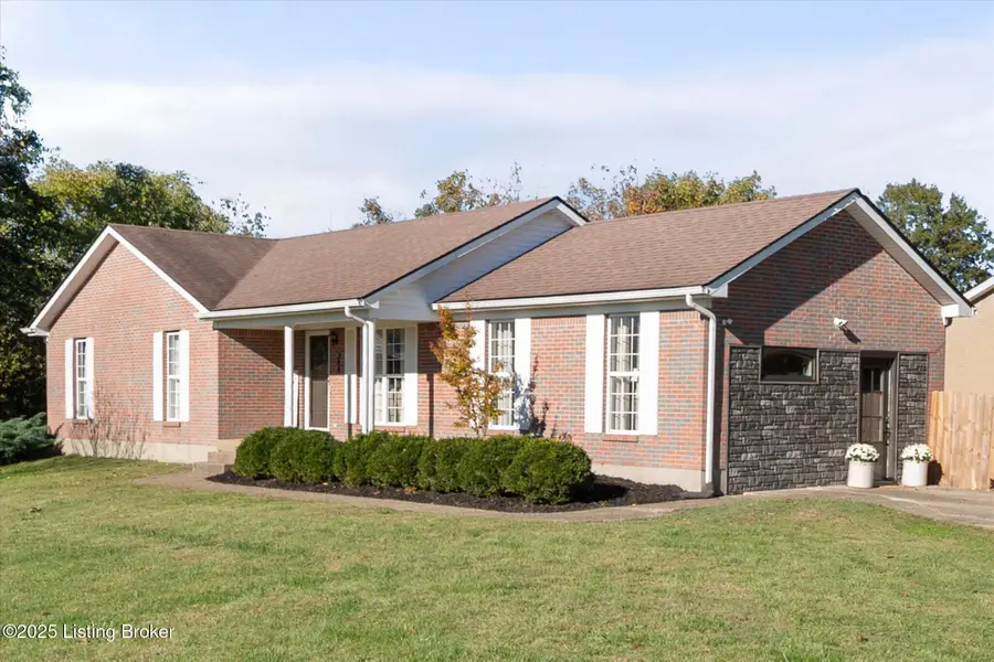 344 Beechcliffe Cir, Shepherdsville, KY 40165 - Image #2