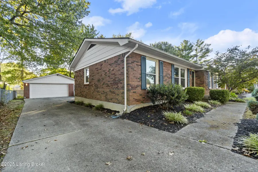 7910 Oswego Cir, Louisville, KY 40214 - Image #2