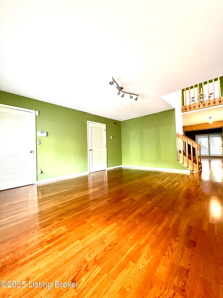 429 Ledgeview Park Dr, Louisville, KY 40206 - Image #3