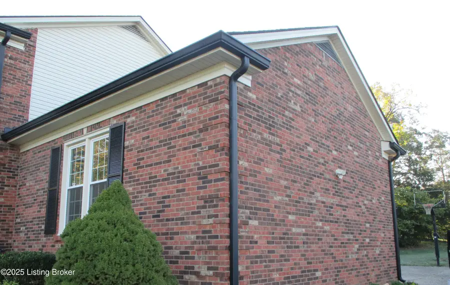 303 Bromwell Ct, Louisville, KY 40245 - Image #2