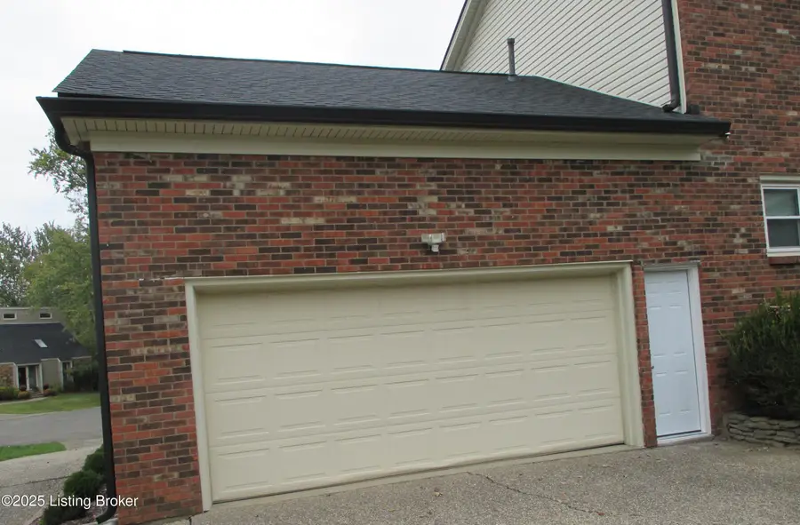 303 Bromwell Ct, Louisville, KY 40245 - Image #3