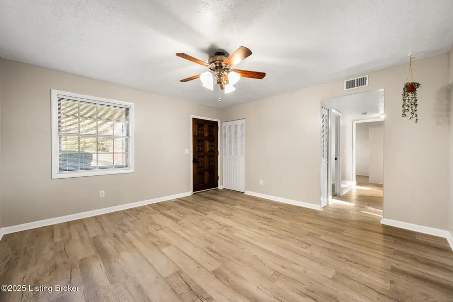 158 Hillside Ln, Louisville, KY 40229 - Image #3