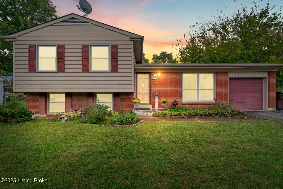 9209 Aylesbury Dr, Louisville, KY 40242 - Image #1