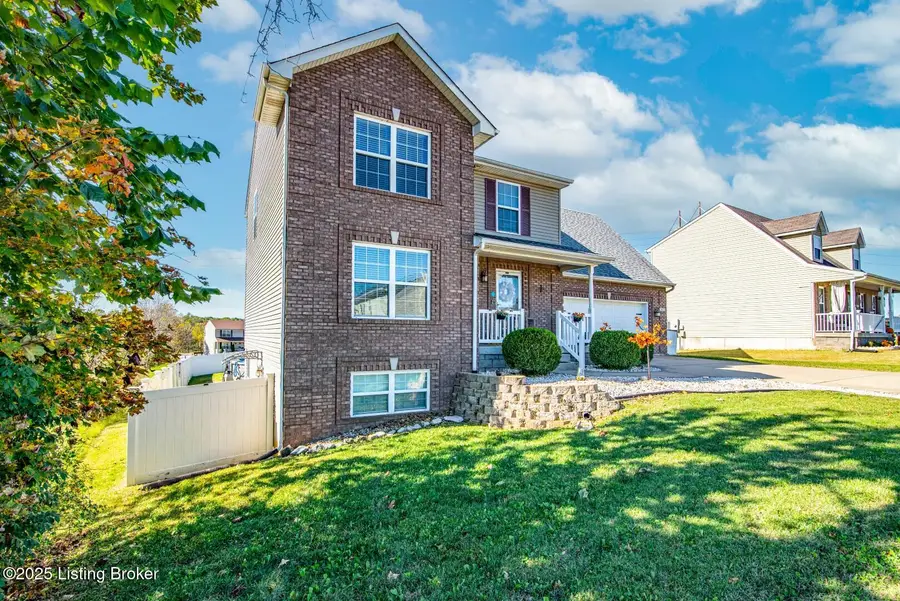 5013 S Woodland Dr, Radcliff, KY 40160 - Image #2