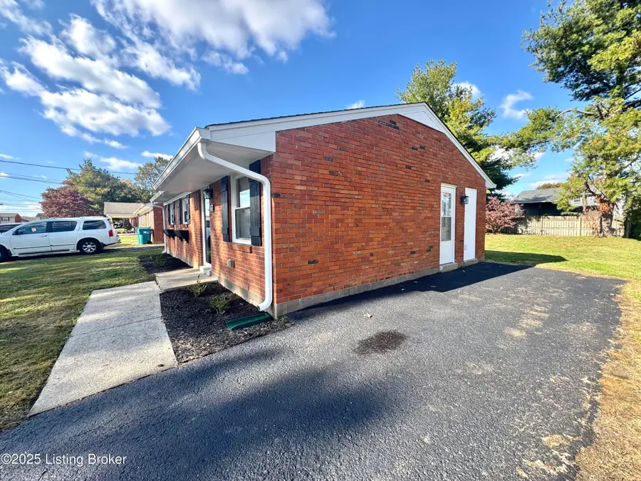 164 Broadland Ct, Louisville, KY 40229 - Image #3