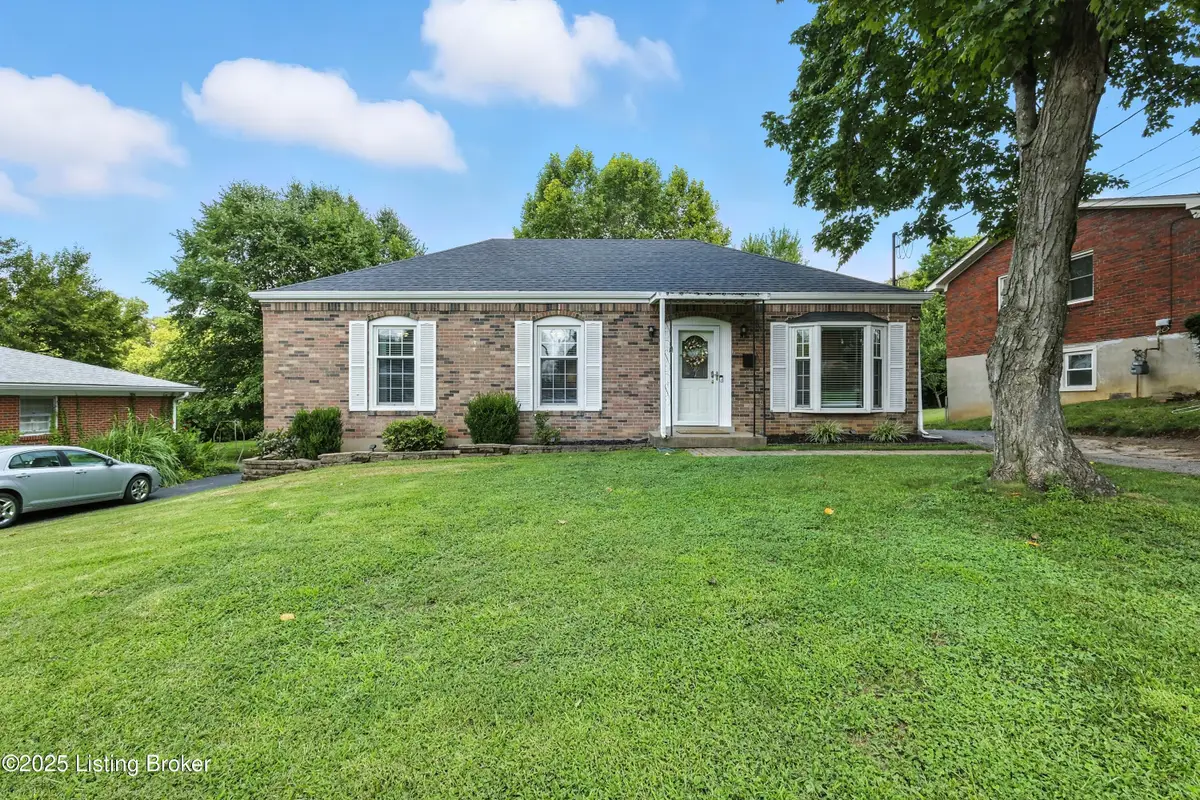 3807 Manner Dale Dr, Louisville, KY 40220 - Image #1