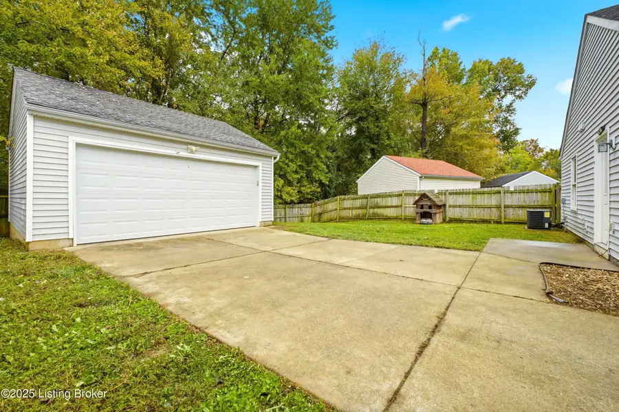 6423 Hunters Creek Blvd, Louisville, KY 40258 - Image #2