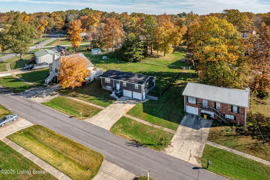 1058 Scenic Dr, Radcliff, KY 40160 - Image #2