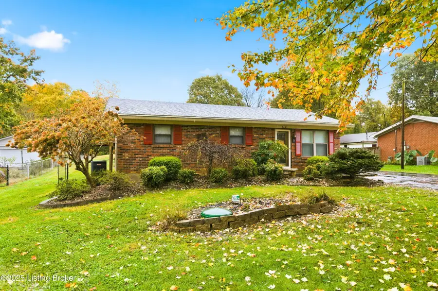 2433 Armstrong Ln, Mount Washington, KY 40047 - Image #2