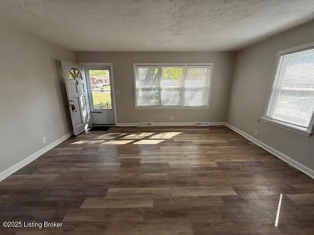 4003 Neagli Ct, Louisville, KY 40229 - Image #2