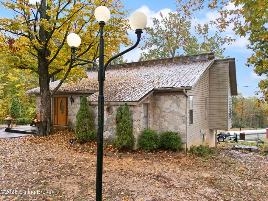 42 Fishback Ln, Edmonton, KY 42129 - Image #2