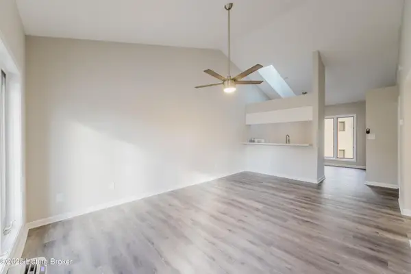 412 Ledgeview Park Dr, Louisville, KY 40206