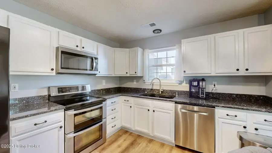 4905 Middlesex Dr, Louisville, KY 40245 - Image #2