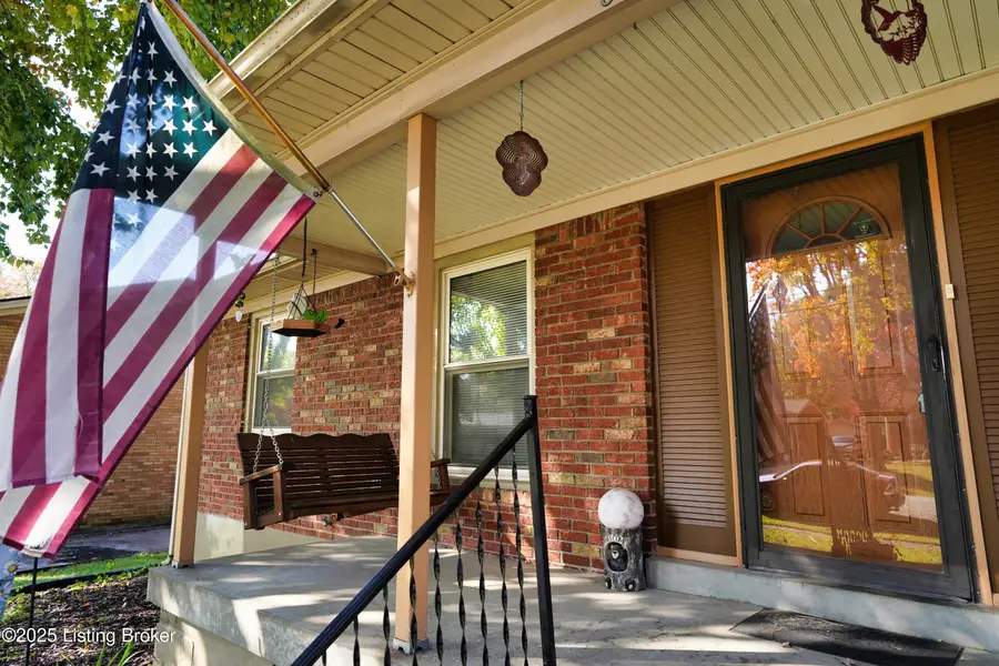 8106 Carnes Dr, Louisville, KY 40219 - Image #3