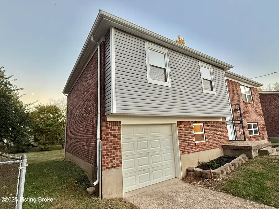 9109 Maiden Ct, Louisville, KY 40229 - Image #3