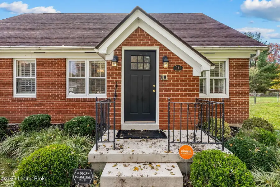 211 Forest Dr, Jeffersonville, IN 47130 - Image #2