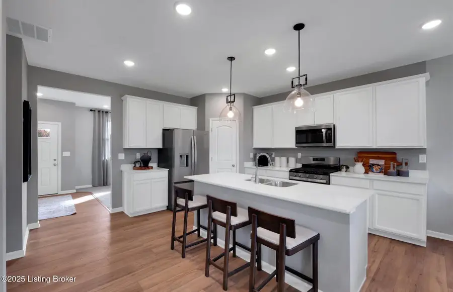 6816 Oak Rock Dr, Louisville, KY 40291 - Image #2