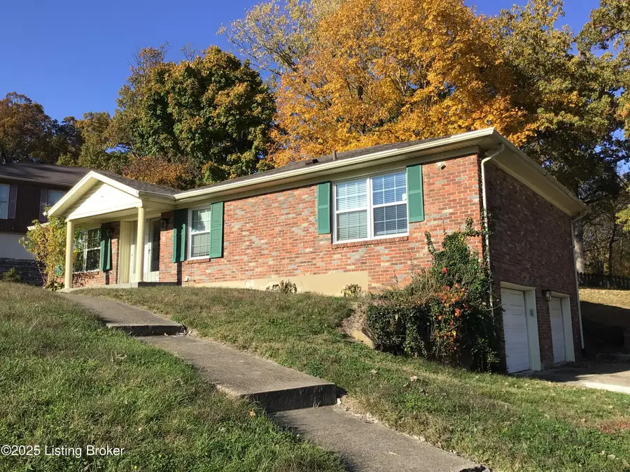 9203 Windsor Park Dr, Louisville, KY 40272 - Image #2