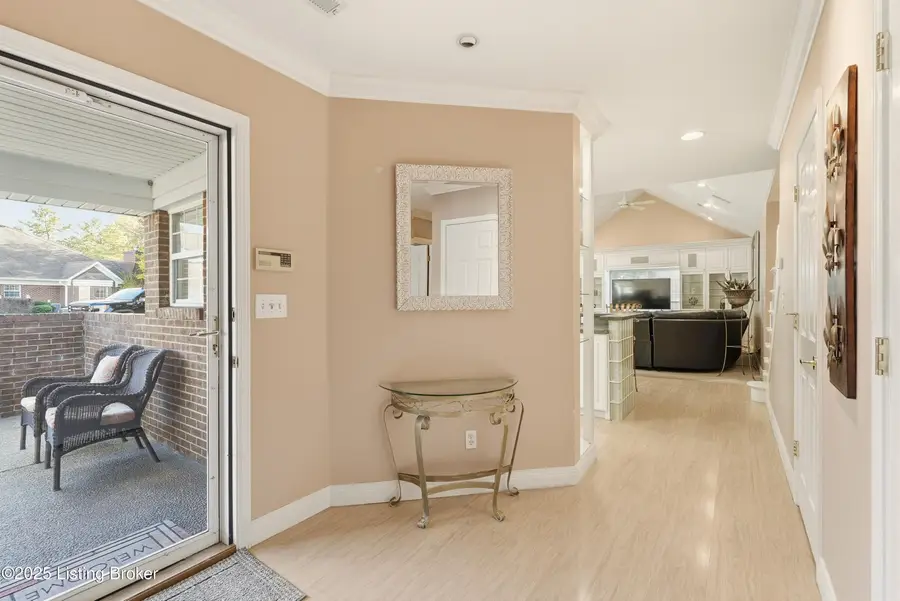 404 Eastgate Village Wynde, Louisville, KY 40223 - Image #2