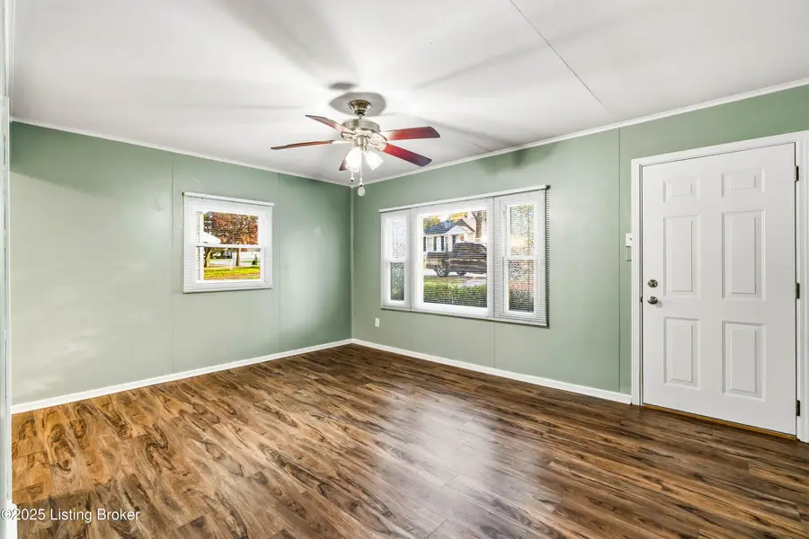 135 Eastview Cir, Shelbyville, KY 40065 - Image #2