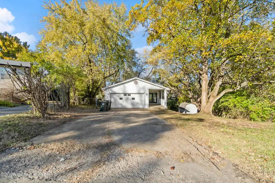 8609 Codington Ct, Jeffersontown, KY 40299 - Image #3