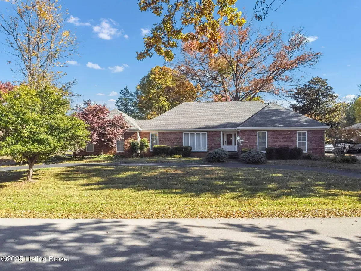 2417 Chattesworth Ln, Louisville, KY 40242 - Image #1