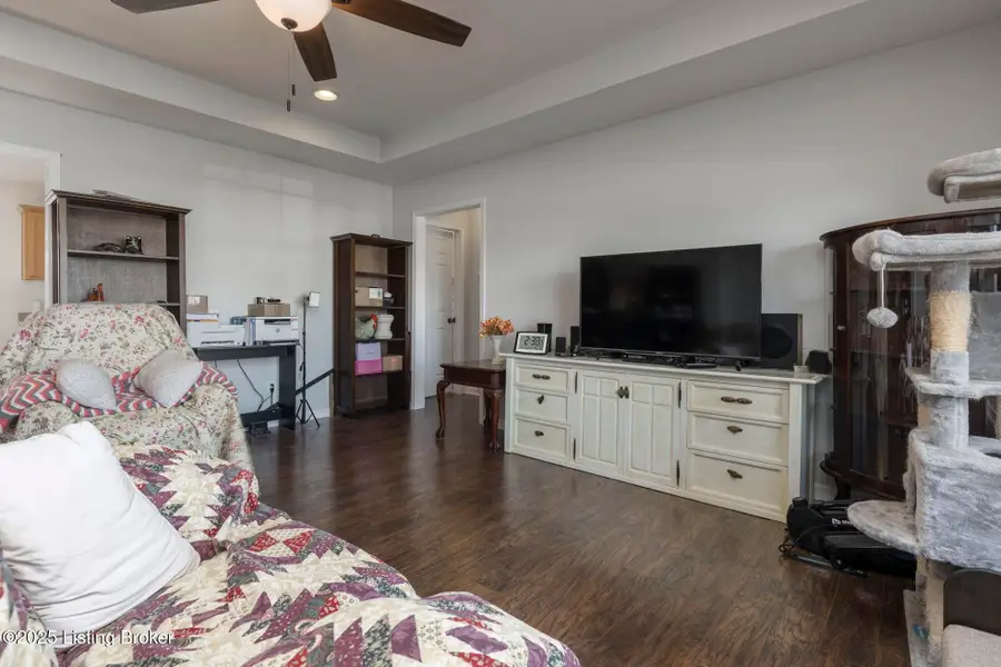 834 Tecumseh Dr, Shepherdsville, KY 40165 - Image #2