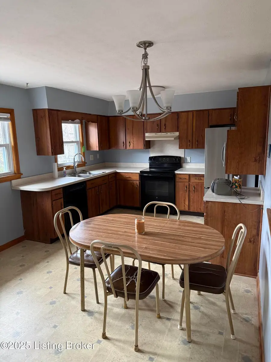 6909 Rock Hollow Dr, Louisville, KY 40219 - Image #3