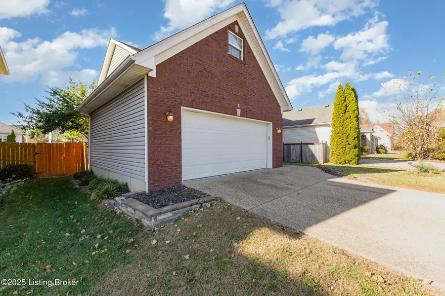 8004 Village Gate Ct, Louisville, KY 40291 - Image #3