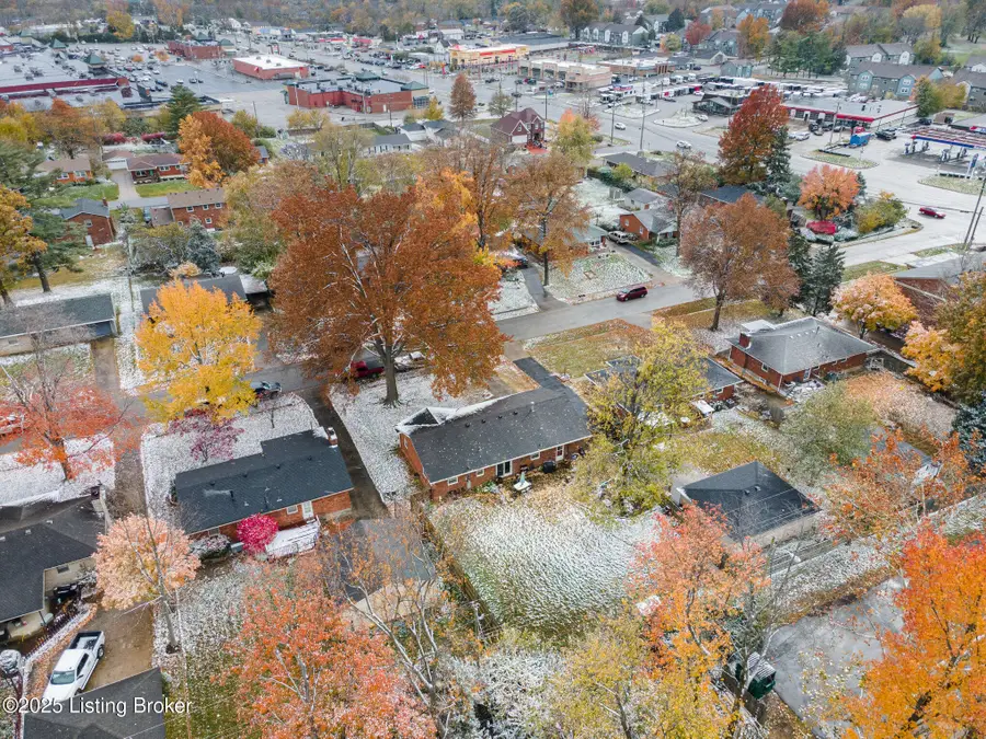 1807 Janlyn Rd, Jeffersontown, KY 40299 - Image #2