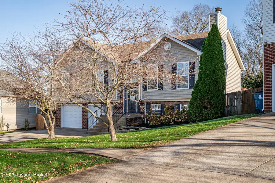 196 Lincoln Station Dr, Simpsonville, KY 40067 - Image #2