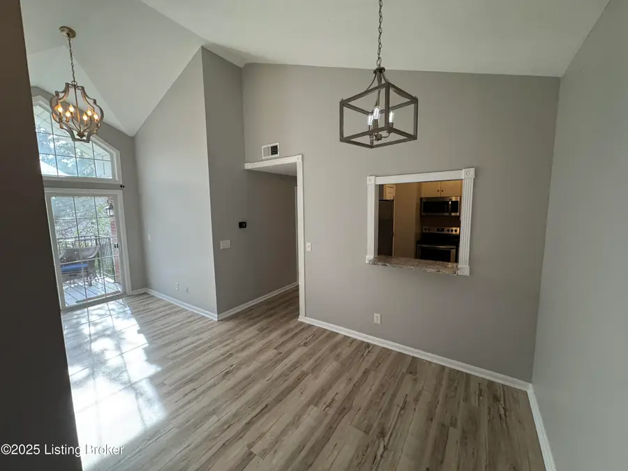 1130 Westlynne Pl #UNIT 8, Louisville, KY 40222 - Image #2
