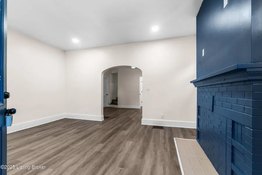 1046 S 43rd St, Louisville, KY 40211 - Image #2