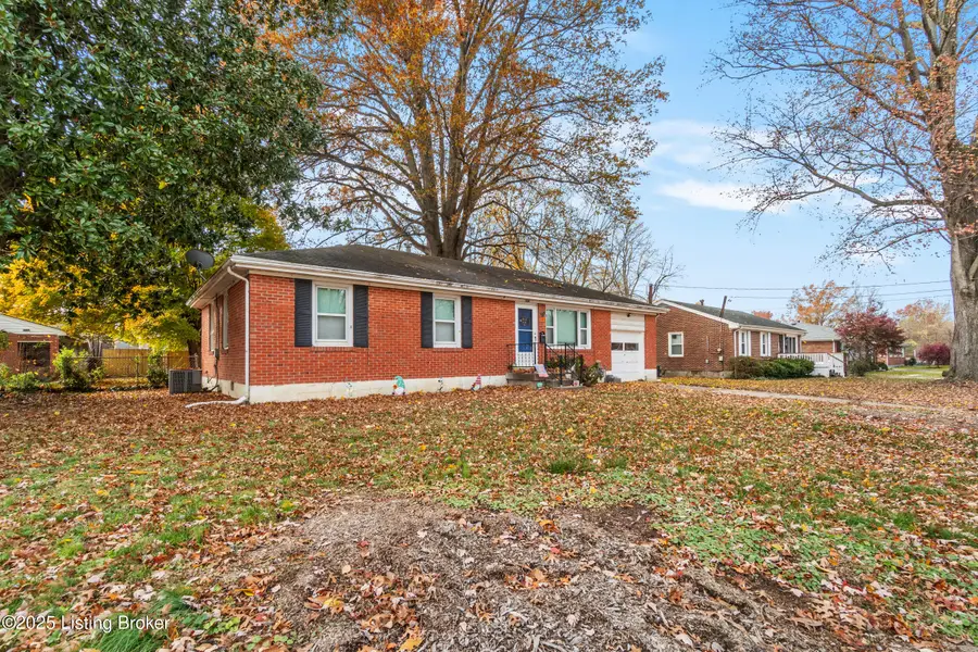 2018 Dixie Garden Dr, Louisville, KY 40272 - Image #3
