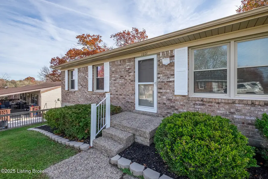 1601 Betances Ct, La Grange, KY 40031 - Image #2