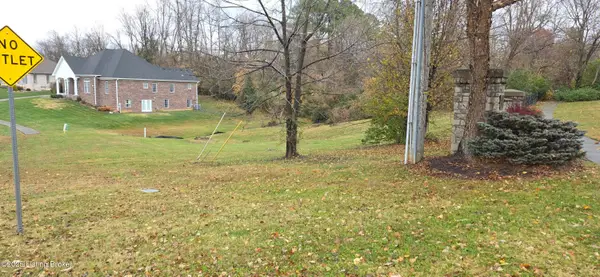 7913 Cresthaven Dr, Louisville, KY 40228