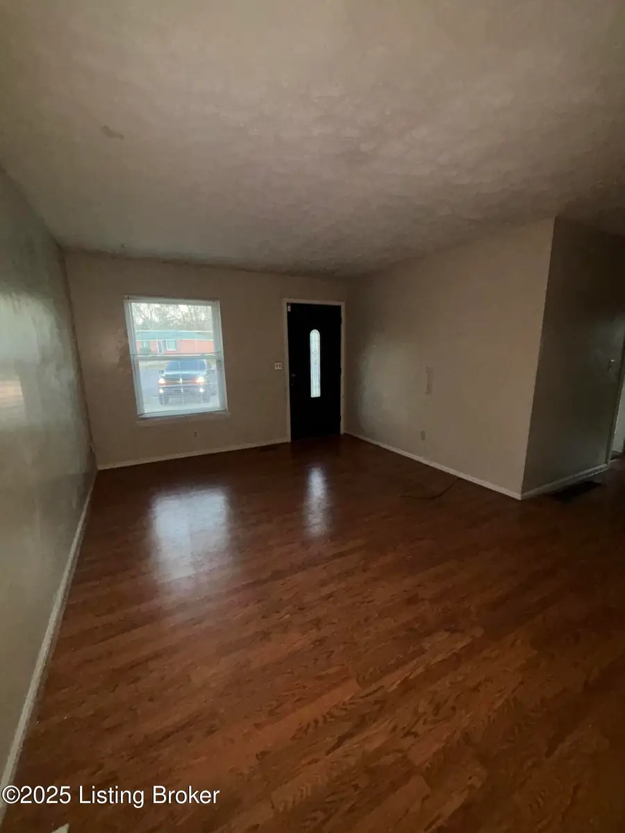 5302 Wiseman Ct, Louisville, KY 40272 - Image #2