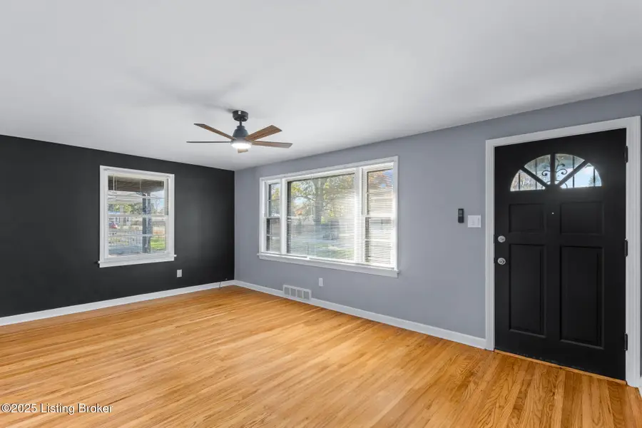 6704 Marian Dr, Louisville, KY 40216 - Image #3