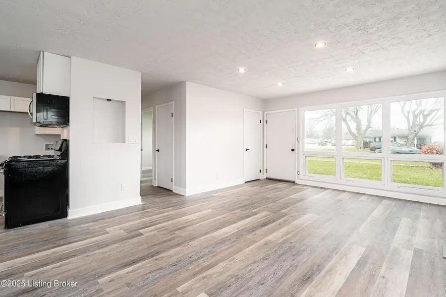 9109 Seaforth Dr, Louisville, KY 40258 - Image #3