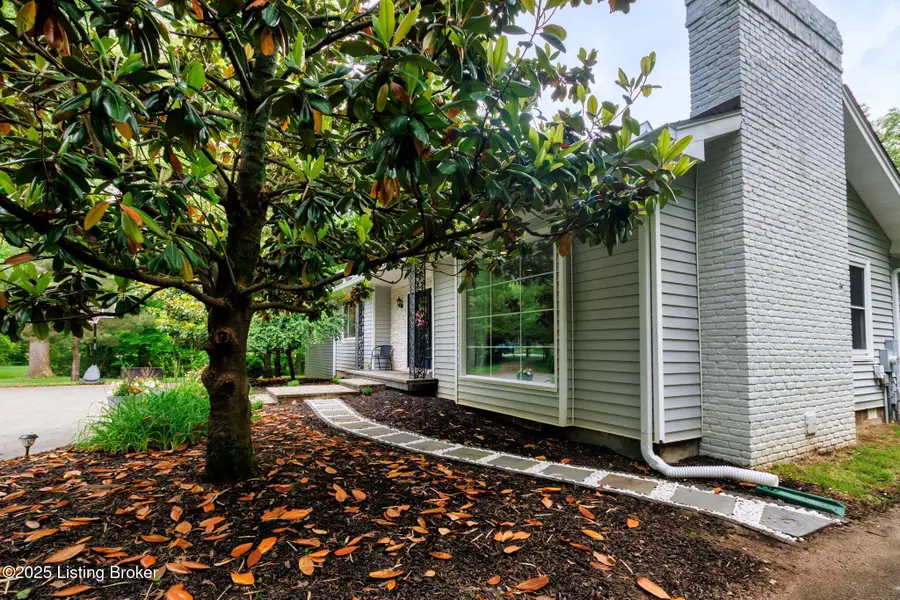 11805 Cedardale Rd, Anchorage, KY 40223 - Image #2