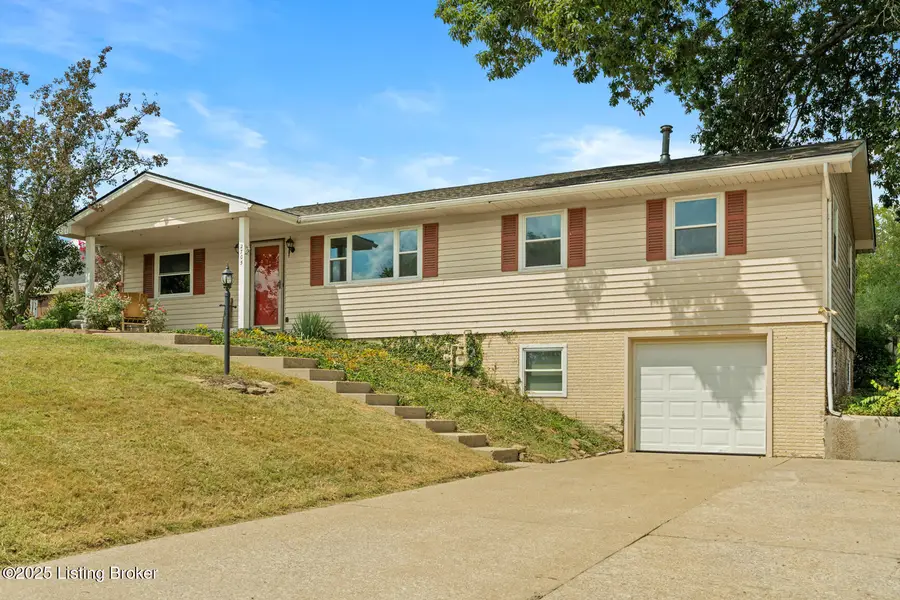 2705 Diana Dr, Sellersburg, IN 47172 - Image #2