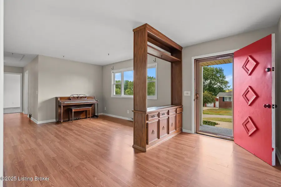 2705 Diana Dr, Sellersburg, IN 47172 - Image #3