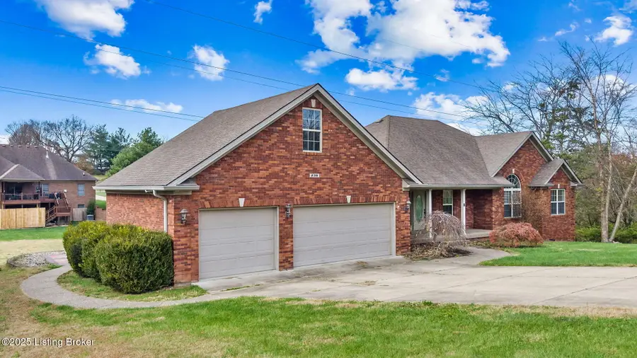 239 Village Circle Dr, Shepherdsville, KY 40165 - Image #2