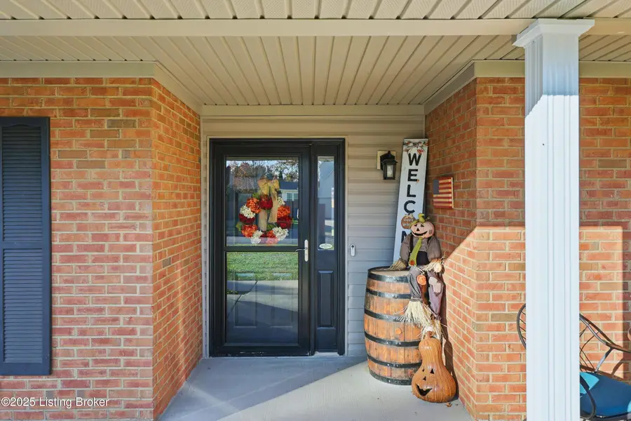 212 Gray Hawk Ct, Versailles, KY 40383 - Image #2